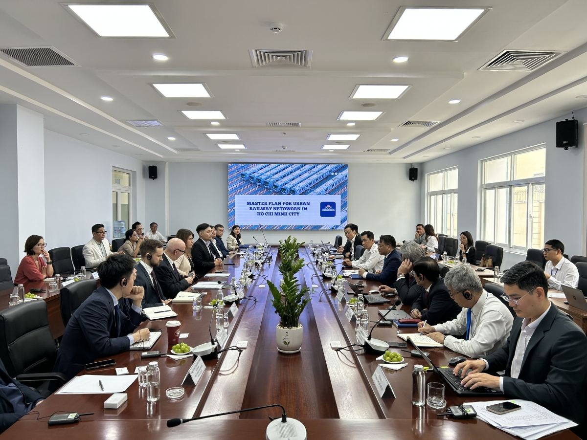 British firms explore rail and sustainable urban projects in Vietnam